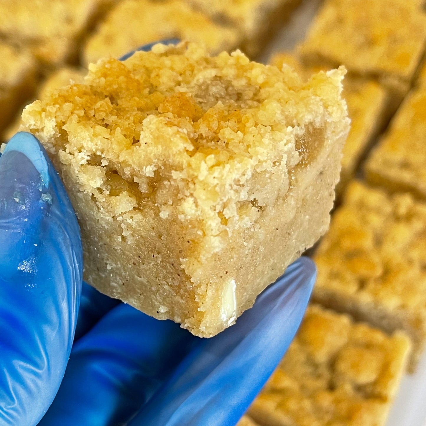 Apple & Cinnamon Crumble Blondie