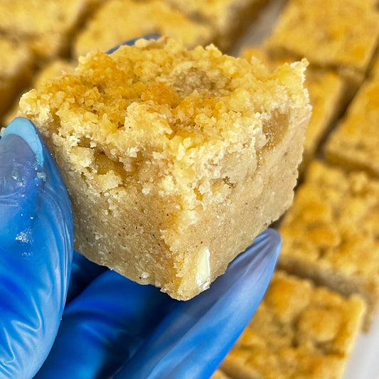 Apple & Cinnamon Crumble Blondie